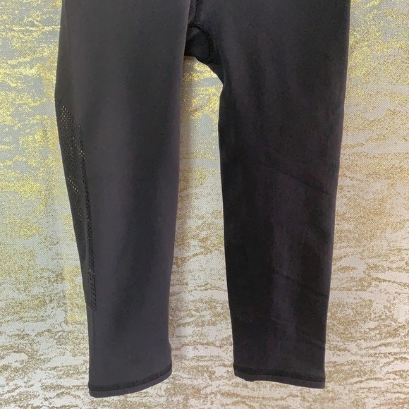 LULULEMON Athletic Grey High-Rise Cropped Fit Leggings - Picture 4 of 11